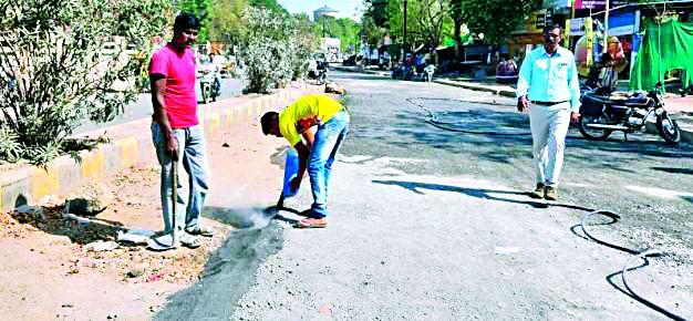 Cement concrete road construction status is poor | सिमेंट काँक्रिट रोड बांधकामाचा दर्जा निकृष्ट