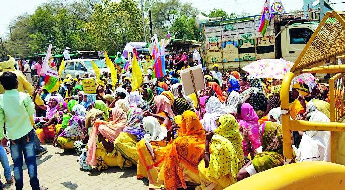 Arouse Front for the Victims of the Prisoners | राजुऱ्यातील पीडितांच्या न्यायासाठी आक्रोश मोर्चा Arouse Front for the Victims of the Prisoners | राजुऱ्यातील पीडितांच्या न्यायासाठी आक्रोश मोर्चा