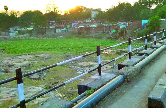 Resident always in the floodwaters area | पूरबुडित क्षेत्रात रहिवास कायमच