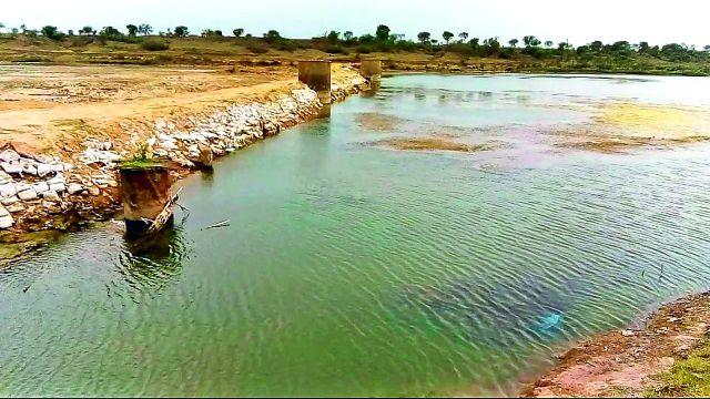 Empty collar water left in Wardha river | माना कॉलरीचे पाणी वर्धा नदीत सोडले Empty collar water left in Wardha river | माना कॉलरीचे पाणी वर्धा नदीत सोडले