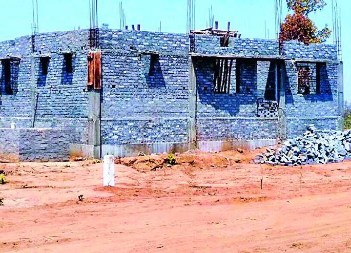 Pimpalegaon (Shi) village rehabilitation started | पिंपळगाव (शि.) गावाचे पुनर्वसन सुरू Pimpalegaon (Shi) village rehabilitation started | पिंपळगाव (शि.) गावाचे पुनर्वसन सुरू