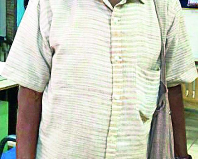 87-year-old father-in-law struggle for the treatment of surgery | जावयावर उपचारासाठी ८७ वर्षीय सासऱ्याची धडपड 87-year-old father-in-law struggle for the treatment of surgery | जावयावर उपचारासाठी ८७ वर्षीय सासऱ्याची धडपड