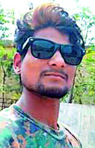 Spraying poisoning; The death of the laborer | फवारणीतून विषबाधा; शेतमजूर युवकाचा मृत्यू Spraying poisoning; The death of the laborer | फवारणीतून विषबाधा; शेतमजूर युवकाचा मृत्यू