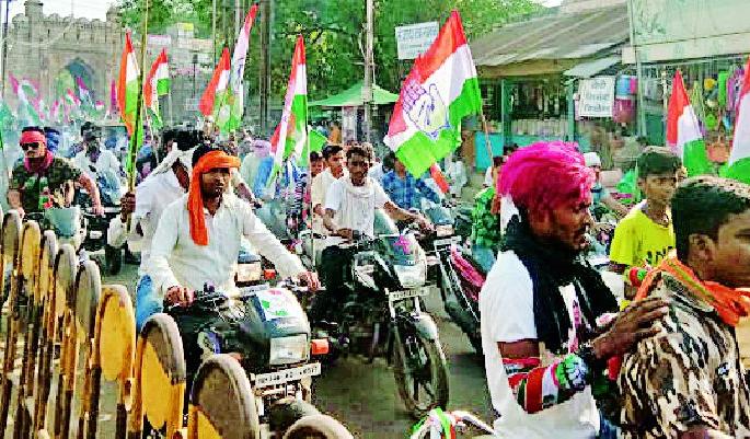 Lok Sabha Election 2019; Meetings, Rally and Power Showcase Day | Lok Sabha Election 2019; सभा, रॅली आणि शक्तिप्रदर्शनाने गाजला दिवस