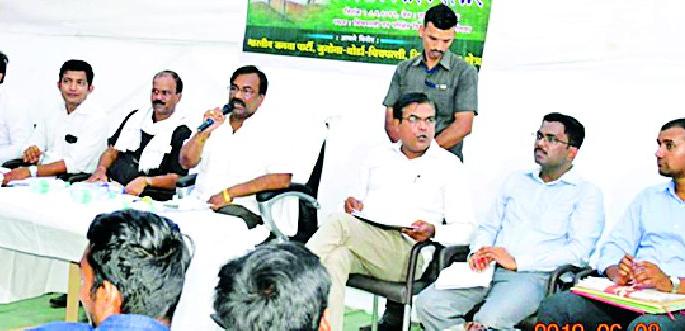 Resolve the problems related to forest disorders | वनविभागाशी संबंधित समस्यांचे प्राधान्याने निराकरण करा