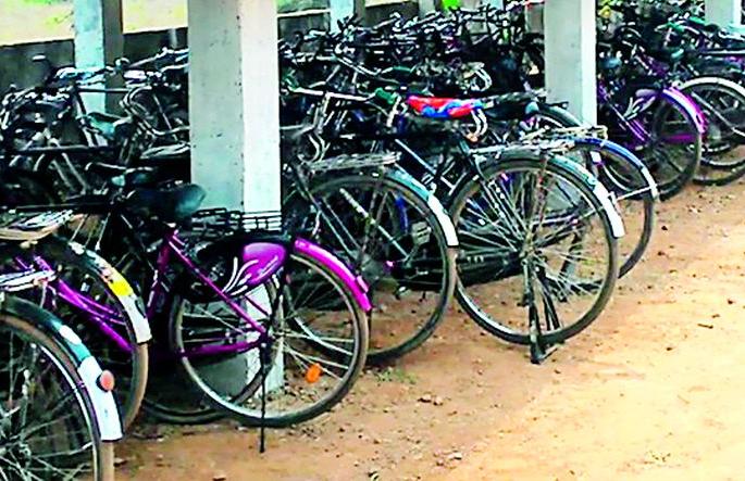 Indirect parenting restrictions on minors' vehicles | अल्पवयीन मुलांच्या वाहनांवर पालकांची अप्रत्यक्ष बंदी