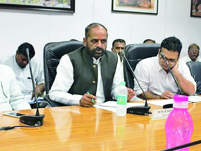 Banks, do not deny loans to youth | बँकांनो, तरुणांना कर्ज नाकारू नका Banks, do not deny loans to youth | बँकांनो, तरुणांना कर्ज नाकारू नका