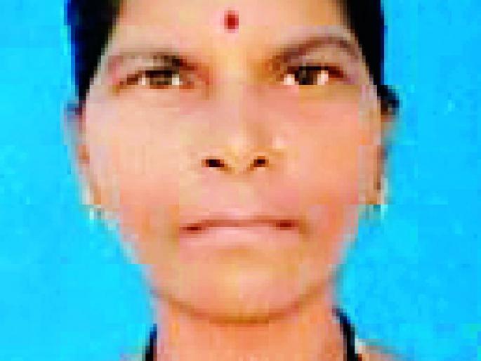 The death of a woman in tiptoe | टिप्परच्या धडकेत महिलेचा मृत्यू The death of a woman in tiptoe | टिप्परच्या धडकेत महिलेचा मृत्यू