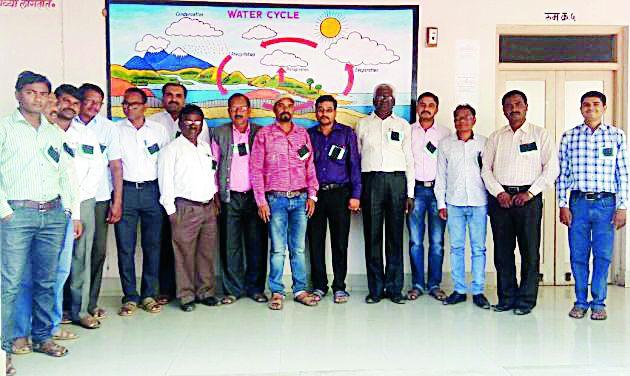 Work done by black ribbing | काळ्या फिती लावून केले काम Work done by black ribbing | काळ्या फिती लावून केले काम