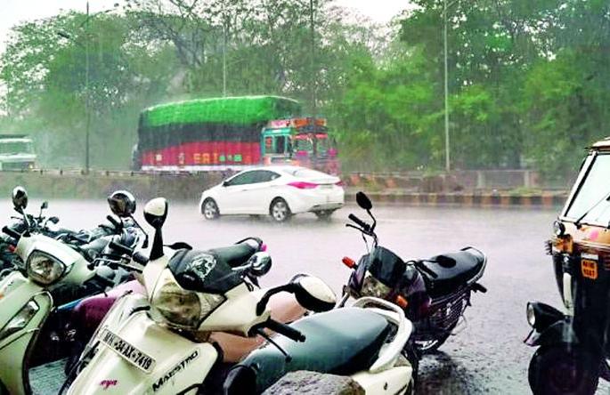 Torrential downpour | मुसळधार पावसाने झोडपले