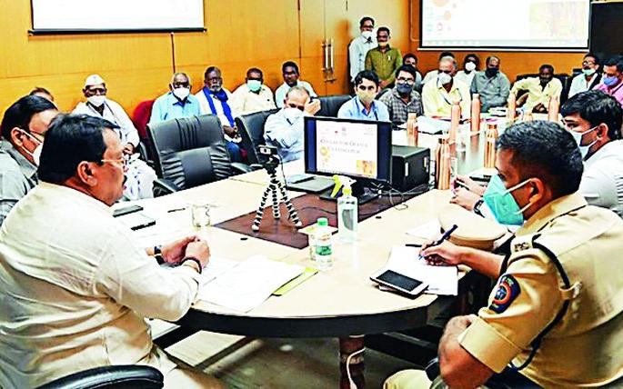 There is no need to provide facilities to the project affected people | प्रकल्पग्रस्तांना सुविधा पुरविण्यात हयगय नको