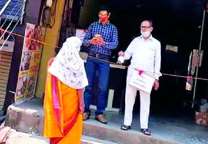 Shiva meal grass on an empty stomach | रिकाम्या पोटाला शिवभोजनाचा घास Shiva meal grass on an empty stomach | रिकाम्या पोटाला शिवभोजनाचा घास