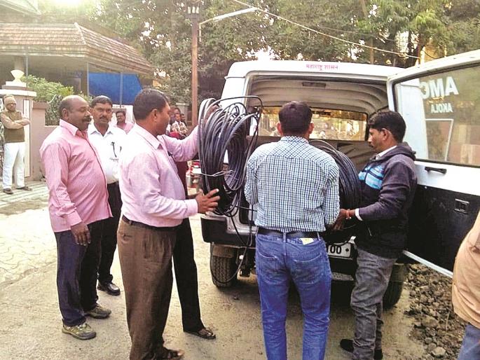 Reliance Geo cable seized; Action taken by municipal corporation | रिलायन्स जिओचे केबल जप्त; महापालिकेची कारवाई वादाच्या भोवऱ्यात Reliance Geo cable seized; Action taken by municipal corporation | रिलायन्स जिओचे केबल जप्त; महापालिकेची कारवाई वादाच्या भोवऱ्यात