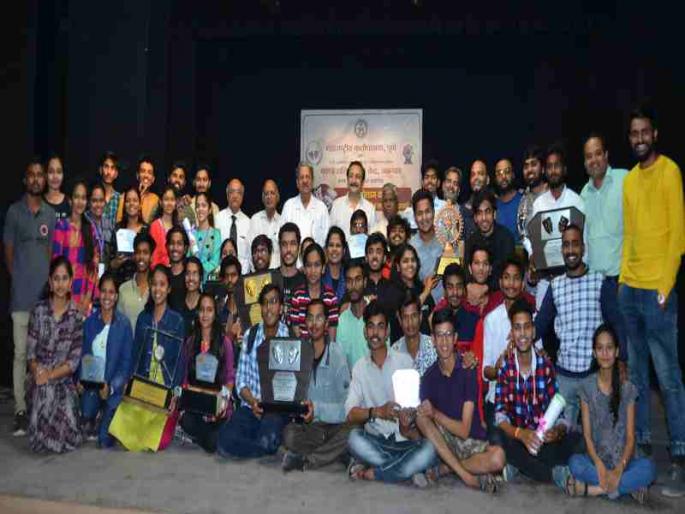 Purushottam Trophy honors Aurangabad this year | पुरुषोत्तम करंडकाचा मान यंदा औरंगाबादला Purushottam Trophy honors Aurangabad this year | पुरुषोत्तम करंडकाचा मान यंदा औरंगाबादला