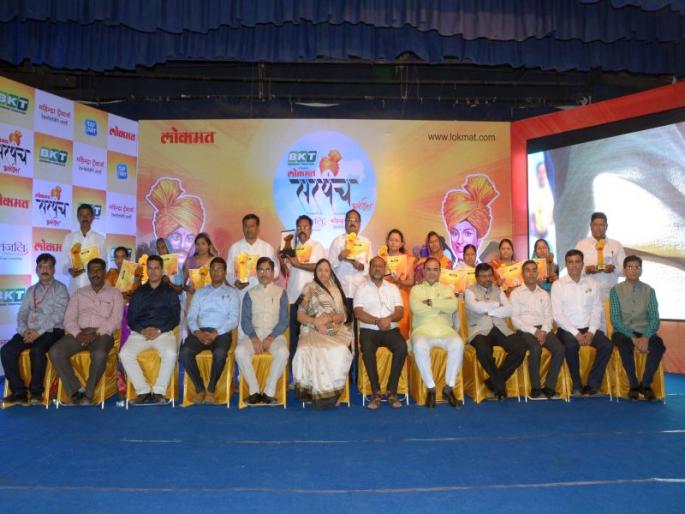 Gaurav by 'Lokmat' of Dhule village | धुळ्यात गाव कारभा-यांचा ‘लोकमत’तर्फे गौरव Gaurav by 'Lokmat' of Dhule village | धुळ्यात गाव कारभा-यांचा ‘लोकमत’तर्फे गौरव