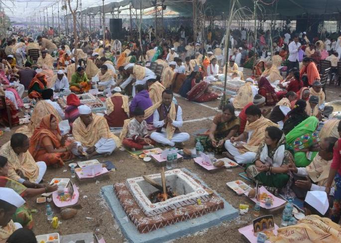 Mahayagyan for world peace at Dhule | धुळे येथे विश्वशांतीसाठी महायज्ञ Mahayagyan for world peace at Dhule | धुळे येथे विश्वशांतीसाठी महायज्ञ