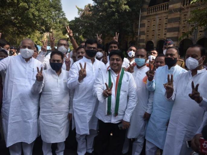 Abhijit Vanjari's application filed; Happiness among the workers | Nagpur Graduate Constituency; महाविकास आघाडीतर्फे अभिजित वंजारी यांचा अर्ज दाखल  Abhijit Vanjari's application filed; Happiness among the workers | Nagpur Graduate Constituency; महाविकास आघाडीतर्फे अभिजित वंजारी यांचा अर्ज दाखल