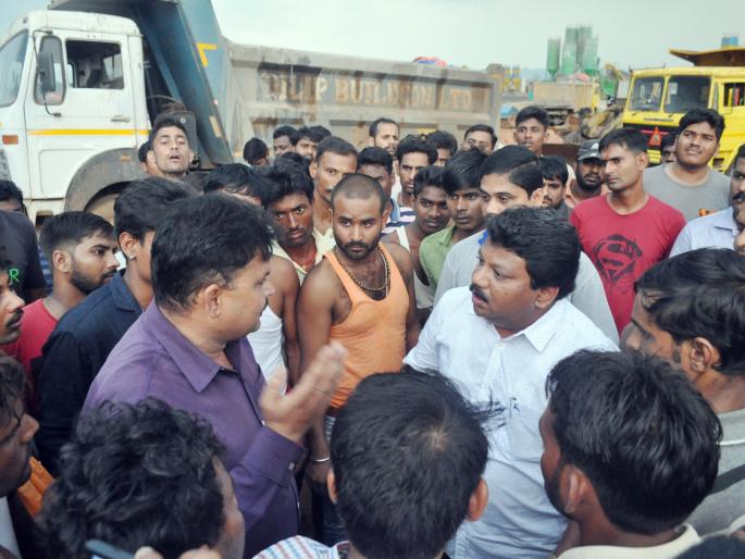 Parasuram Upkar, the traditional fishermen's leader, is always misinterpreted | पारंपारिक मच्छिमारांची नेत्यांकडून कायम दिशाभूलच: परशुराम उपरकर Parasuram Upkar, the traditional fishermen's leader, is always misinterpreted | पारंपारिक मच्छिमारांची नेत्यांकडून कायम दिशाभूलच: परशुराम उपरकर