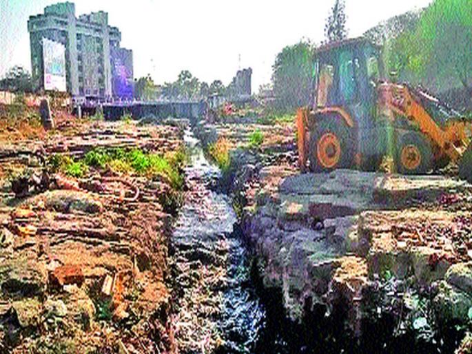 Meeting: Let them prefer to remove the indigenous sludge for the purpose of the farmland | बैठक : मागेल त्याला शेततळ्याचे उद्दिष्ट अपूर्ण गाळ काढण्यास प्राधान्य द्यावे