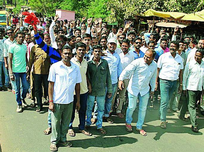 The Front of Angry Birds | संतप्त पानठेलाचालकांचा मोर्चा The Front of Angry Birds | संतप्त पानठेलाचालकांचा मोर्चा