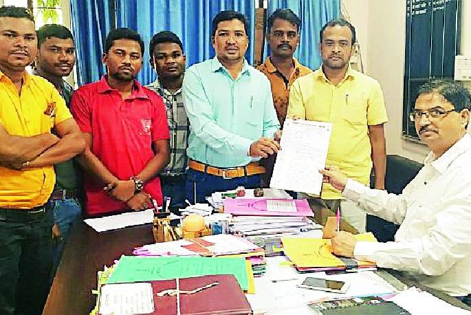 Turn bogus employees into shit | बोगस कर्मचाऱ्यांना बडतर्फ करा Turn bogus employees into shit | बोगस कर्मचाऱ्यांना बडतर्फ करा