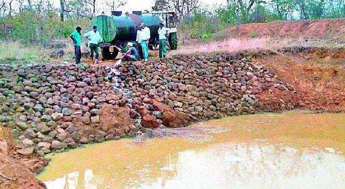 Natural dry pond in the forest | जंगलातील नैसर्गिक पाणवठे कोरडे Natural dry pond in the forest | जंगलातील नैसर्गिक पाणवठे कोरडे