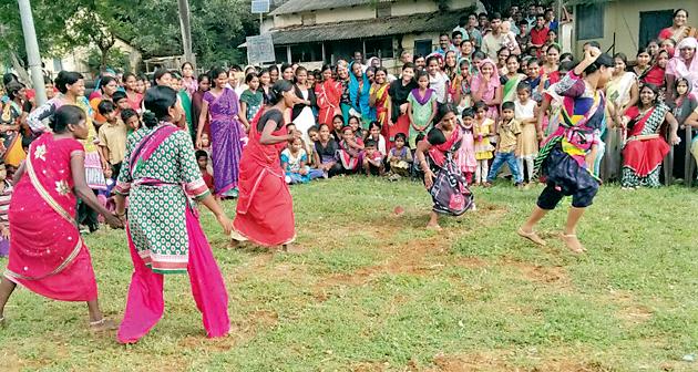 Kabaddi for women in the field | कबड्डीसाठी महिला मैदानात Kabaddi for women in the field | कबड्डीसाठी महिला मैदानात