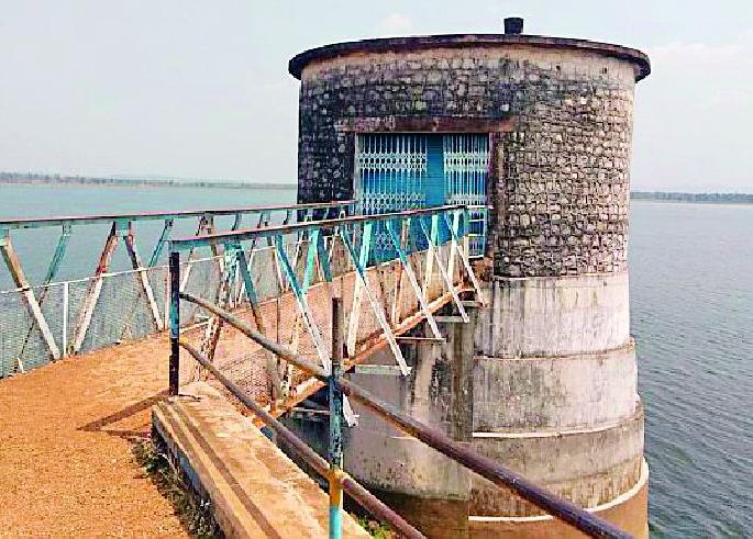 24% reserves in Regadi lake | रेगडी तलावात २४ टक्के साठा