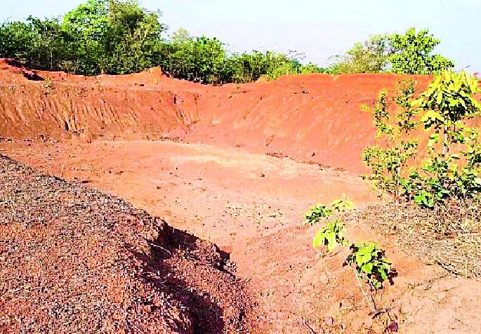 2,824 fields unfinished | २,८२४ शेततळे अपूर्णच 2,824 fields unfinished | २,८२४ शेततळे अपूर्णच