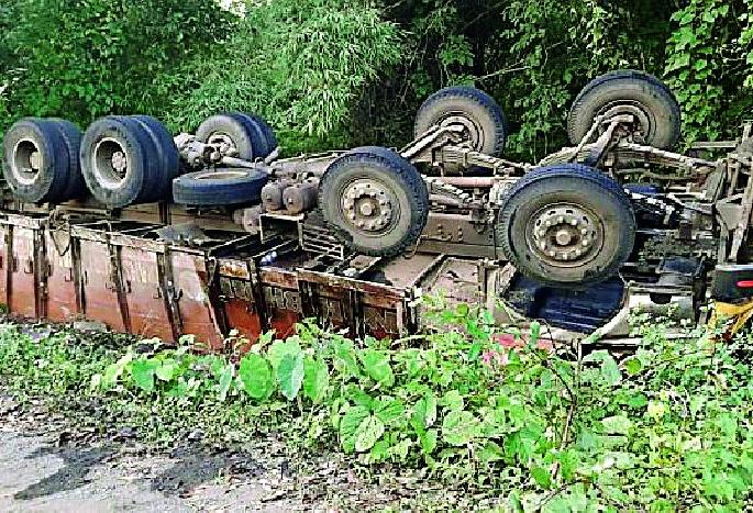 Accidents have increased during Elchil-Tondel | एलचिल-तोंदेल दरम्यान अपघात वाढले Accidents have increased during Elchil-Tondel | एलचिल-तोंदेल दरम्यान अपघात वाढले