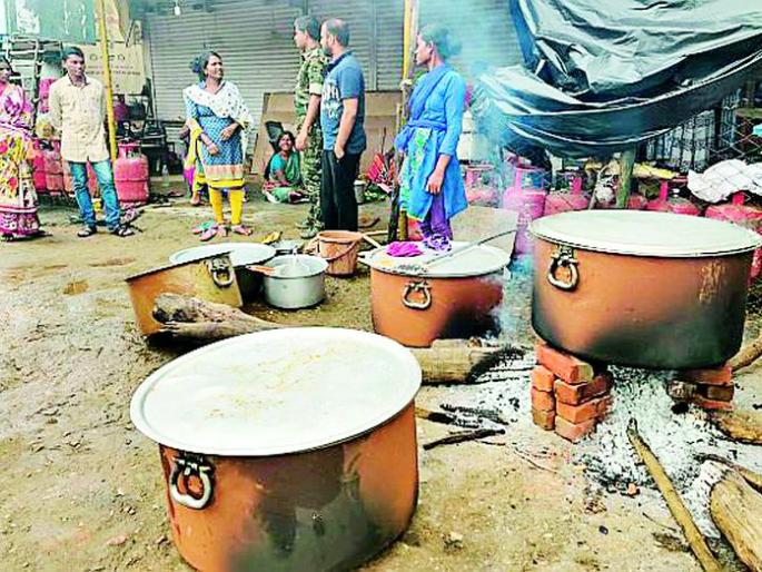 On the fourth day of Bhamragad, flood is also known | भामरागड चौथ्या दिवशीही पुराच्या विळख्यात