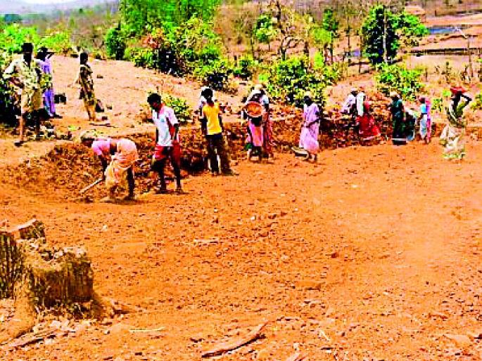 Lending interest rates of officials | अधिकाऱ्यांच्या दिरंगाईने व्याजाचा भुर्दंड Lending interest rates of officials | अधिकाऱ्यांच्या दिरंगाईने व्याजाचा भुर्दंड