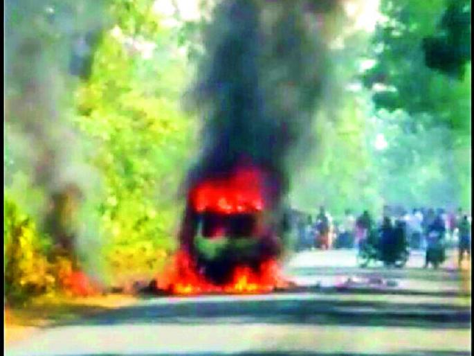 The stomach was taken by the running van | धावत्या व्हॅनने घेतला पेट The stomach was taken by the running van | धावत्या व्हॅनने घेतला पेट
