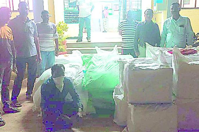 Fragrant tobacco worth Rs 7.46 lakh seized in Kurkhed | कुरखेडात ७.४६ लाखांचा सुगंधित तंबाखू जप्त
