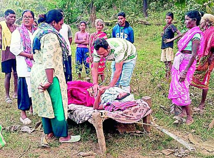 Saved the life of a pregnant woman by bringing her to the bed | खाटेवर आणून गरोदर महिलेचा वाचविला जीव Saved the life of a pregnant woman by bringing her to the bed | खाटेवर आणून गरोदर महिलेचा वाचविला जीव