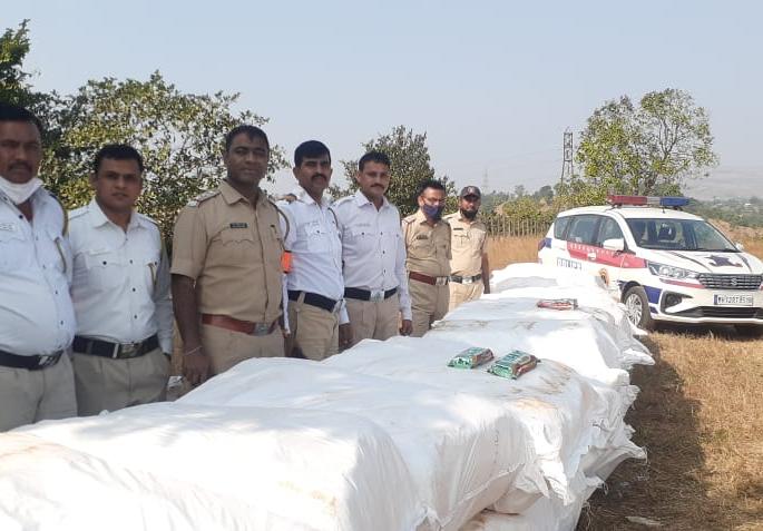 Gutka worth Rs 30 lakh seized from Highway Police Station | महामार्ग पोलीस केंद्राकडून ३० लाखांचा गुटखा जप्त Gutka worth Rs 30 lakh seized from Highway Police Station | महामार्ग पोलीस केंद्राकडून ३० लाखांचा गुटखा जप्त