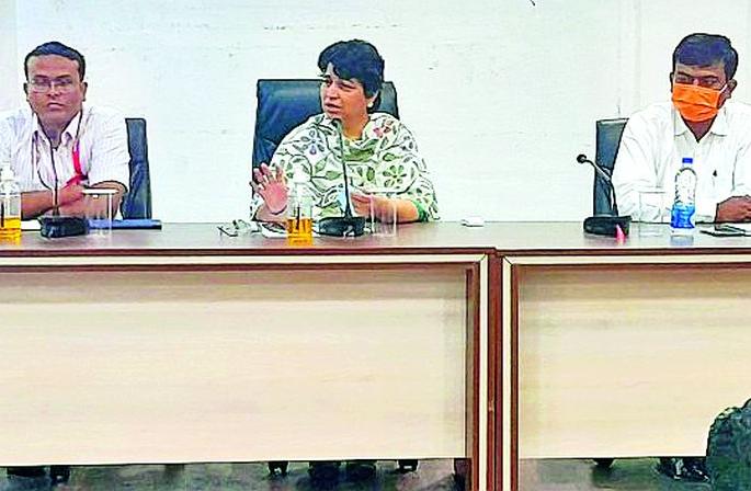 Stop the third wave by vaccinating one hundred percent | शंभर टक्के लसीकरण करून तिसरी लाट थोपवा Stop the third wave by vaccinating one hundred percent | शंभर टक्के लसीकरण करून तिसरी लाट थोपवा