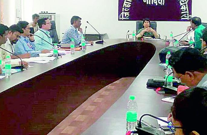 Get vaccinated again before a tough decision is made | पुन्हा कठोर निर्णय लागण्यापूर्वी लसीकरण करा Get vaccinated again before a tough decision is made | पुन्हा कठोर निर्णय लागण्यापूर्वी लसीकरण करा