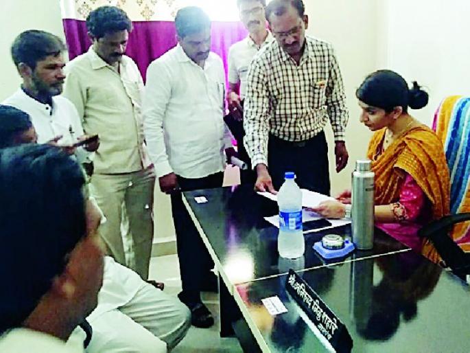 Speed ​​up the work of funds available | निधी उपलब्ध असलेल्या संकुलाच्या कामांना गती द्या