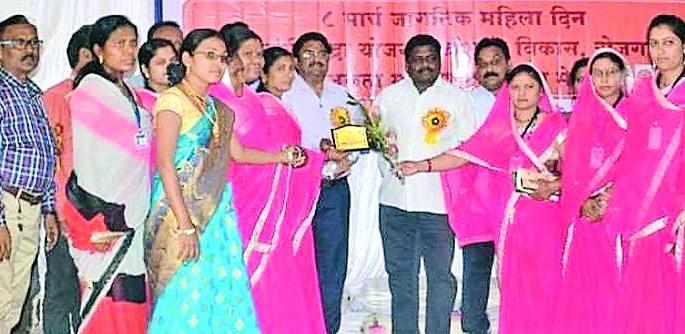 Walk on the ideals of 'Krantijyoti' | ‘क्रांतिज्योती’च्या आदर्शावर वाटचाल करा Walk on the ideals of 'Krantijyoti' | ‘क्रांतिज्योती’च्या आदर्शावर वाटचाल करा