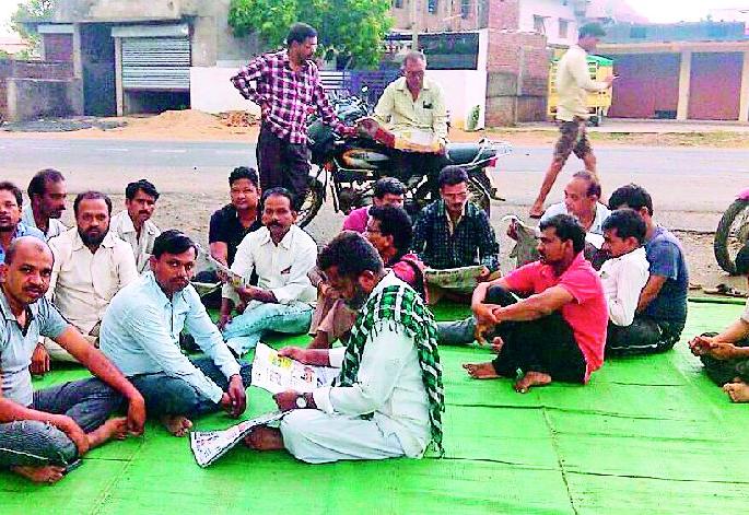 Results of the ST employees' strike the next day | एसटी कर्मचाऱ्यांच्या संपाचा दुसऱ्या दिवशी परिणाम