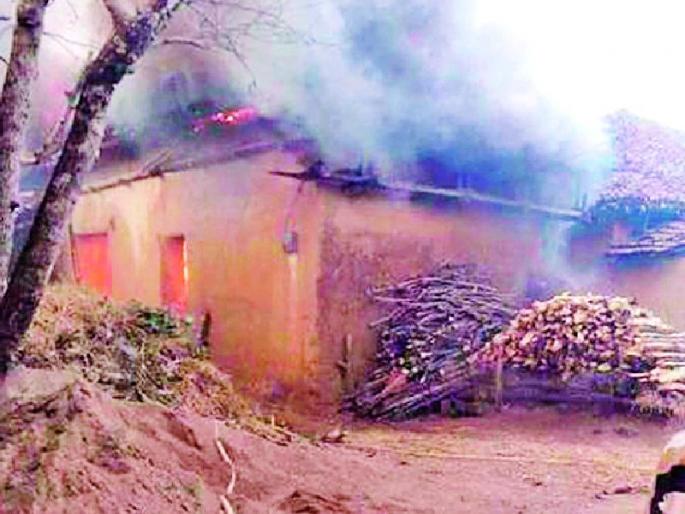 Agnitandav in Karanji village | करंजी गावात अग्नितांडव