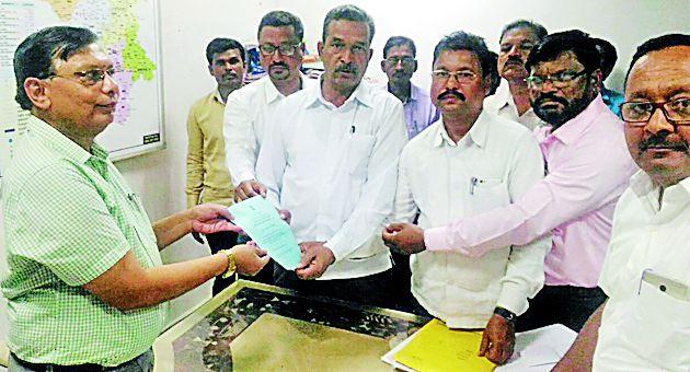 Employees gather to break the agreement | वाचा फोडण्यासाठी कर्मचारी एकवटले