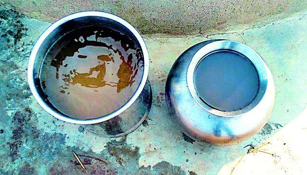 Dongaragaravadana pits are inefficient water | डोंगरगाववासीय पीत आहेत गढूळ पाणी Dongaragaravadana pits are inefficient water | डोंगरगाववासीय पीत आहेत गढूळ पाणी