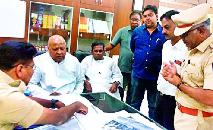 Problems with parking of vehicles | वाहनांच्या पार्किंगची समस्या सुटणार Problems with parking of vehicles | वाहनांच्या पार्किंगची समस्या सुटणार