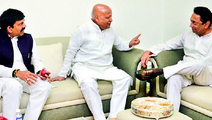 Agrawal's role in assembly elections is important | विधानसभा निवडणुकीत अग्रवाल यांची भूमिका महत्त्वपूर्ण Agrawal's role in assembly elections is important | विधानसभा निवडणुकीत अग्रवाल यांची भूमिका महत्त्वपूर्ण