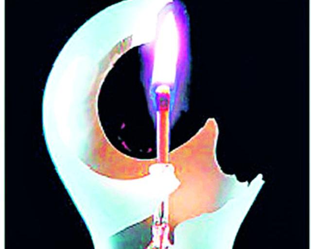 Due to the negligence of the Electricity Department, disrupt the electricity supply | विद्युत विभागाच्या निष्काळजीपणामुळे विद्युत पुरवठा खंडित Due to the negligence of the Electricity Department, disrupt the electricity supply | विद्युत विभागाच्या निष्काळजीपणामुळे विद्युत पुरवठा खंडित