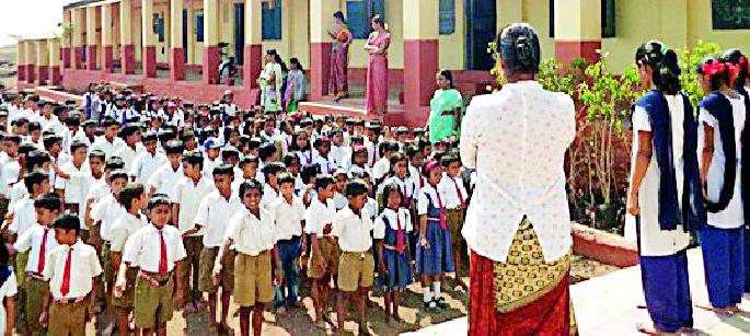 697 students from private schools returned. At school | खासगी शाळांतील ६९७ विद्यार्थी परतले जि.प. शाळेत 697 students from private schools returned. At school | खासगी शाळांतील ६९७ विद्यार्थी परतले जि.प. शाळेत