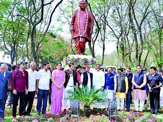 Manoharbhai ignited the flame of education | मनोहरभाईंनी शिक्षणाची ज्योत प्रज्वलित केली Manoharbhai ignited the flame of education | मनोहरभाईंनी शिक्षणाची ज्योत प्रज्वलित केली