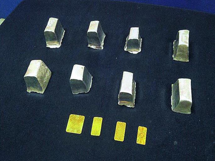 Pobara with 35 tola gold and 15 kg silver from the owner's house | मालकाच्या घरातून ३५ तोळे सोने व १५ किलो चांदी घेऊन पोबारा Pobara with 35 tola gold and 15 kg silver from the owner's house | मालकाच्या घरातून ३५ तोळे सोने व १५ किलो चांदी घेऊन पोबारा